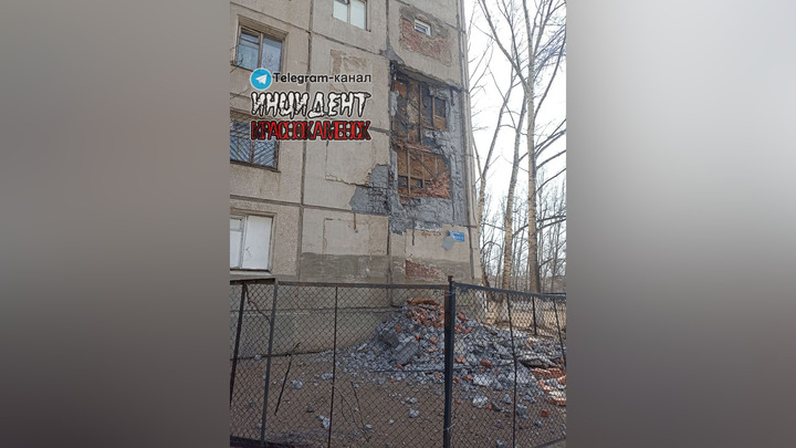 В Забайкалье у училища обрушилась часть стены