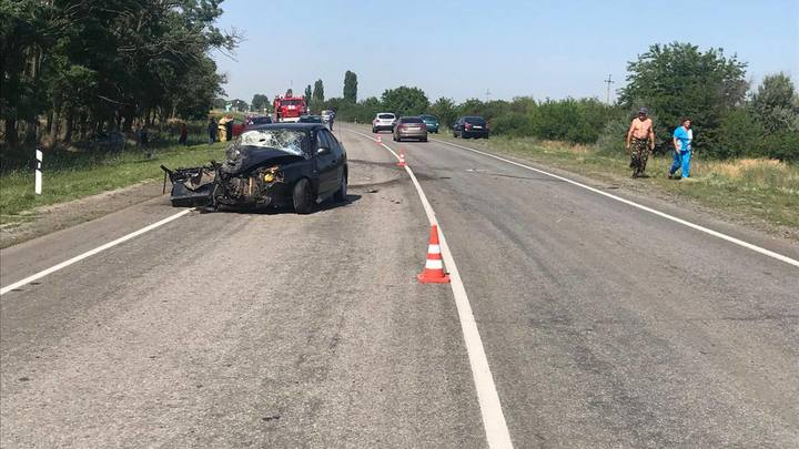 В Ростовской области при столкновении двух автомобилей погиб пассажир одной из машин