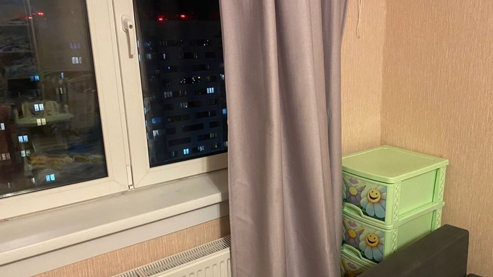 Полуторагодовалый мальчик выпал из окна 18 этажа в Новосибирске