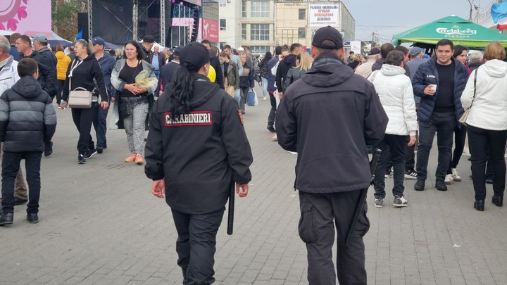Полицейские применили силу к протестующим жителям Гагаузии у здания КГУ, куда приедет Санду