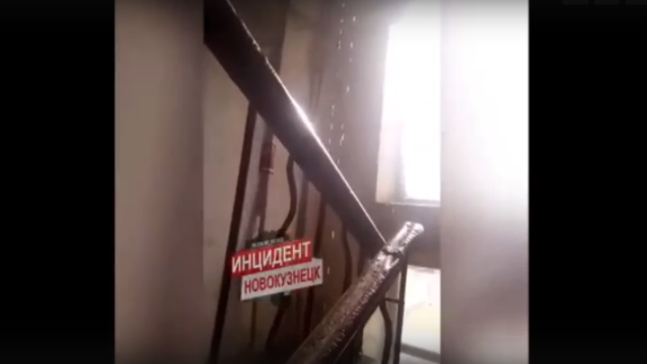 После включения отопления в Новокузнецке затопило многоквартирный дом