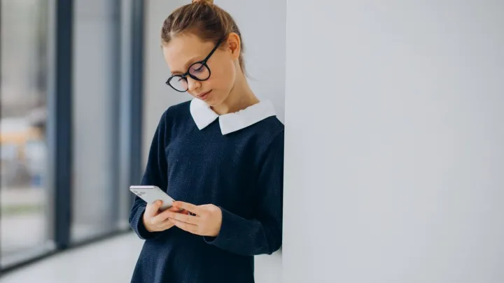 Будем знать, кто звонит: операторы промаркируют название компании на экране телефона