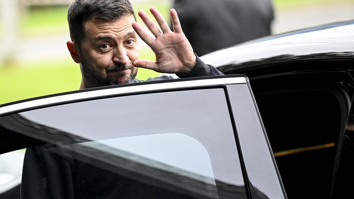 Смещения Зеленского с поста президента желает подавляющая часть населения Украины