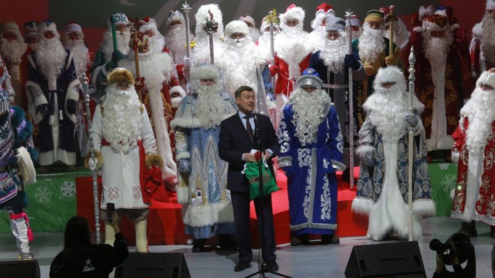 От Феодосии до Якутска: Всероссийский съезд Дедов Морозов открылся в Новосибирске