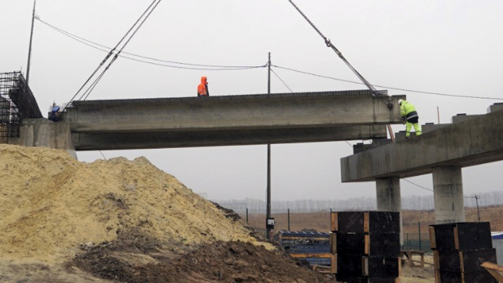 До четырёх полос расширят дорогу возле моста через Ростовское море