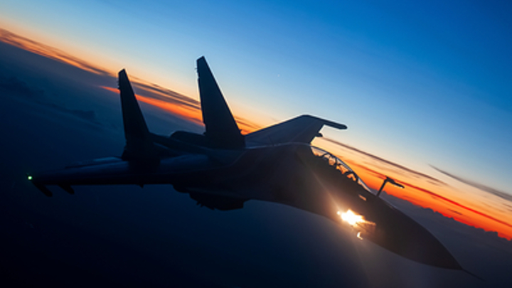 Су-30 разбился на глазах сотен зрителей: Момент крушения попал на видео