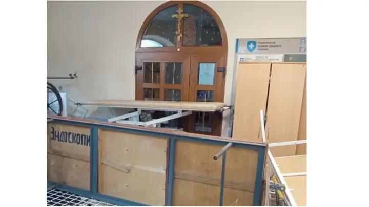 Лишил церкви: Есть фото,как в Запорожье главврач забаррикадировал храм Всецарица