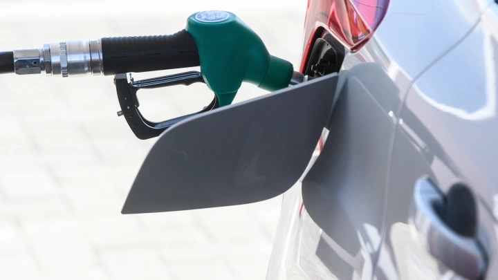 Не хотите дорогой бензин? Не будет никакого - в России создают дефицит