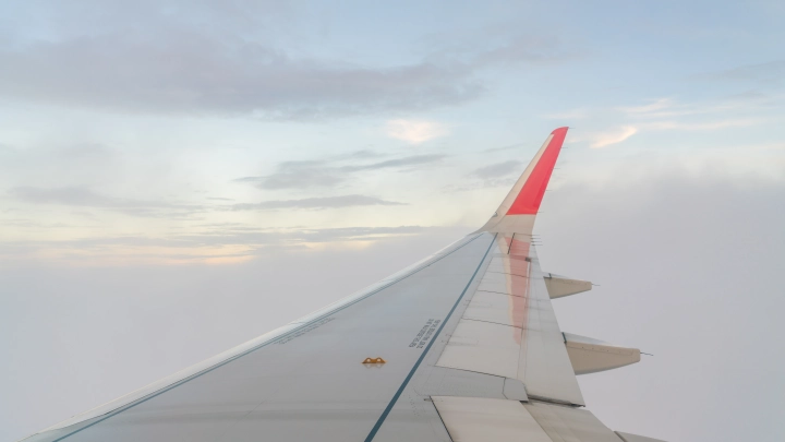 Десять человек получили травмы на борту самолёта Cathay Pacific из-за сильной турбулентности