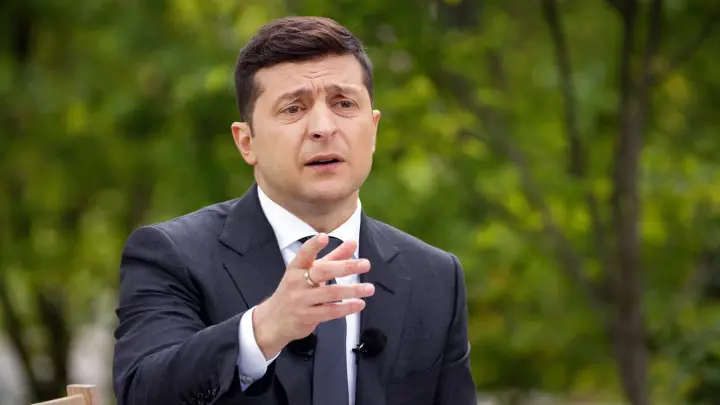 Зеленский сменил стиль впервые с начала конфликта: Киевский глава надел костюм для встречи с королём Карлом III
