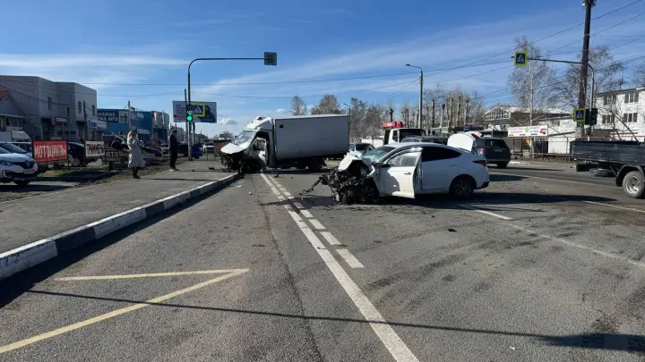 Четыре человека пострадали в массовой аварии в Челябинске