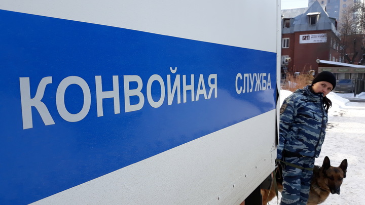 В Забайкалье разыскивают сбежавшего в наручниках из-под конвоя уголовника