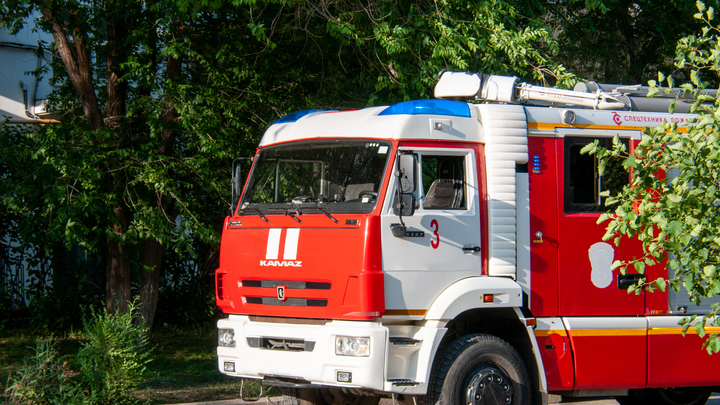 На Кубани на территории НПЗ возник пожар