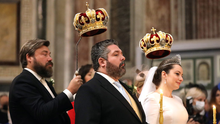 Имперская свадьба: Наследники Дома Романовых повенчались в Исаакиевском соборе (фотогалерея)