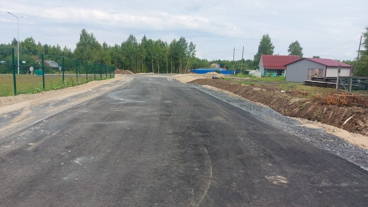 К новому детскому саду в Приморском районе асфальтируют дорогу