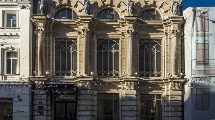 Мёртвый памятник самому себе? Журналисты рассказали трудную историю дома на Никольской, 23