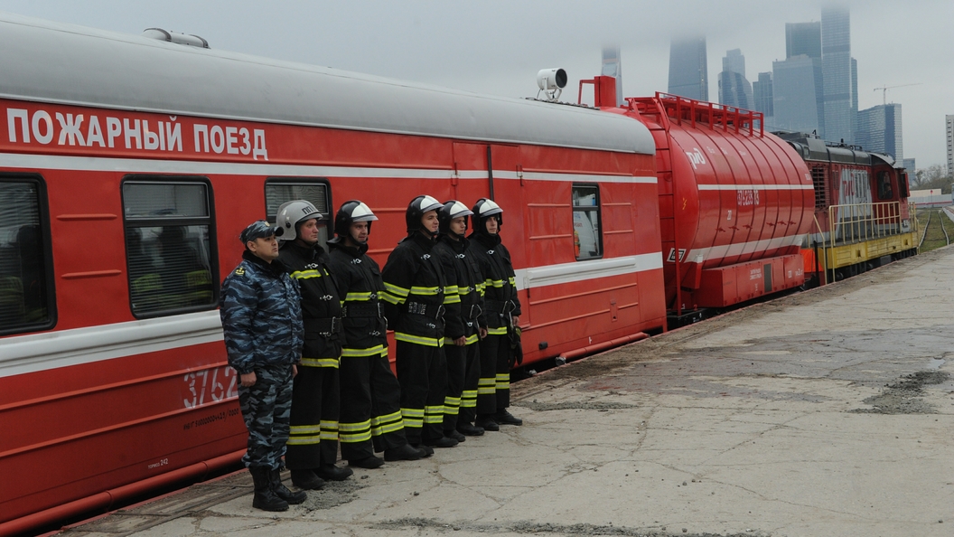 Из горящей электрички на востоке Москвы эвакуировали около тысячи пассажиров