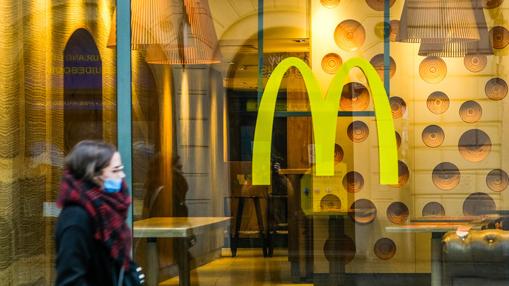McDonald's возродится под новым брендом: Все предприятия сети в России приобретает Александр Говор