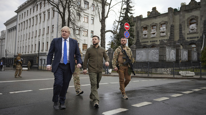 Читатели Daily Mail остались в шоке от итогов встречи Джонсона и Зеленского: “Политический размазня”