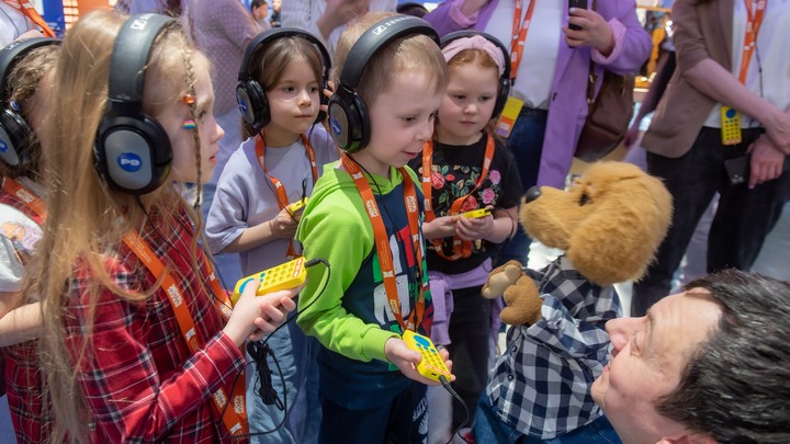 Волонтеры организовали для детей из Лисичанска развлекательную программу