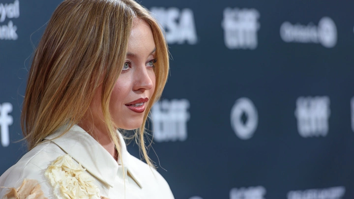 Комедийный вестерн Americana с Сидни Суини выходит на цифровые платформы