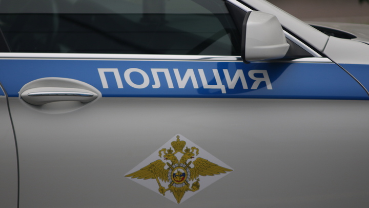 Стажёрка транспортной полиции заявила об изнасиловании в служебной машине в Петербурге