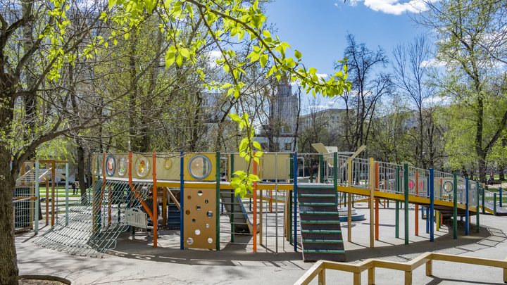 Ты на костылях будешь бегать!: в Адыгее мужчина избил ребёнка на детской площадке