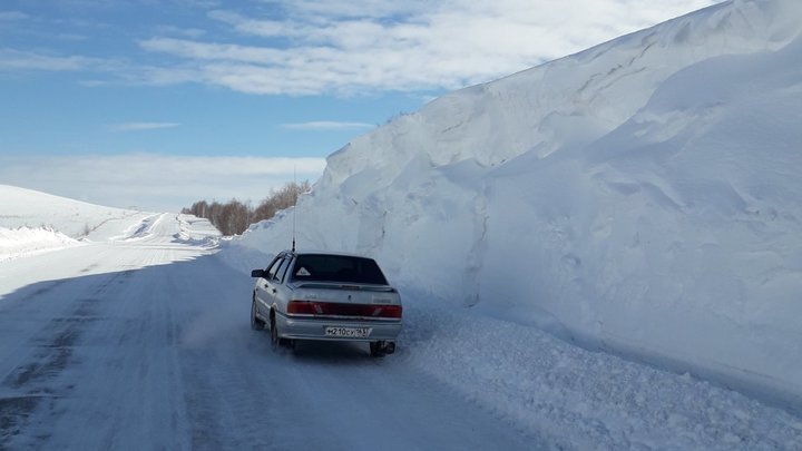 Многометровые сугробы на автотрассе нашли в Самарской области