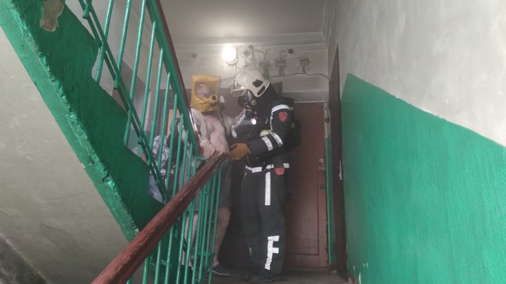 Во Владимире из горящего дома спасли пятерых человек