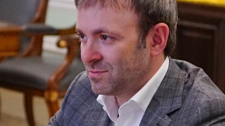 Депутат Госдумы Хинштейн рассуждает об уголовном деле, вспоминая Евгения Серпера
