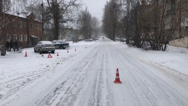 В Новосибирске водитель ВАЗ сбил годовалую девочку