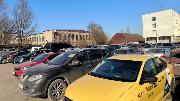 В Екатеринбурге пассажирка такси оскорбила таксиста, обвинив его в изнасиловании