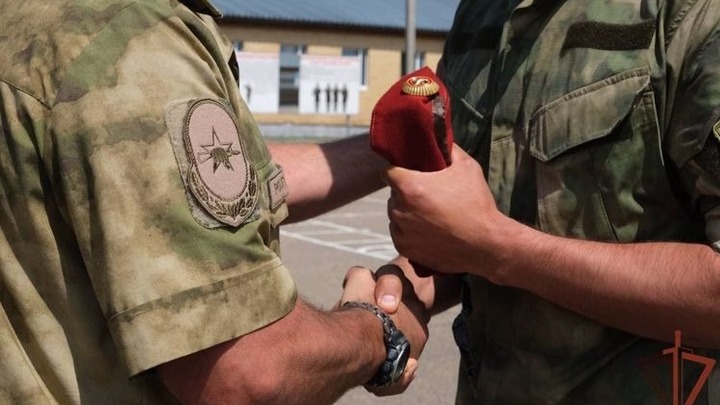 В Новосибирской области росгвардейцы прошли испытания на краповый берет