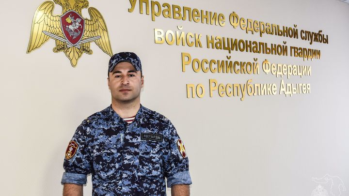 В Адыгее Росгвардеец спас женщину из горящего дома