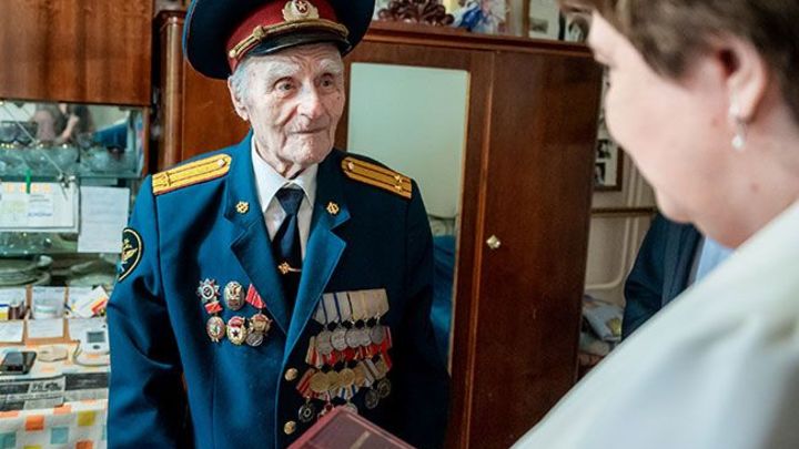 Командир легендарной Катюши из Челябинска получил медаль в честь 80-летия битвы под Прохоровкой