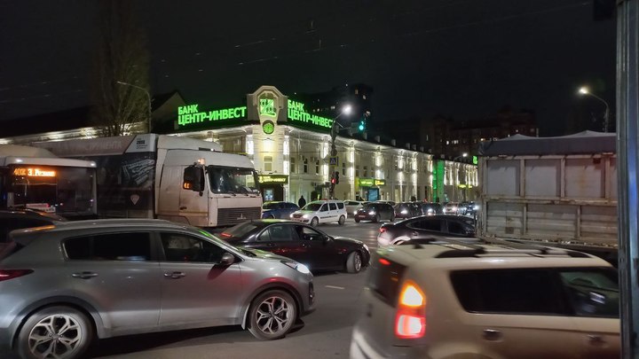 Центр Ростова сковали 9-бальные пробки вечером 25 ноября