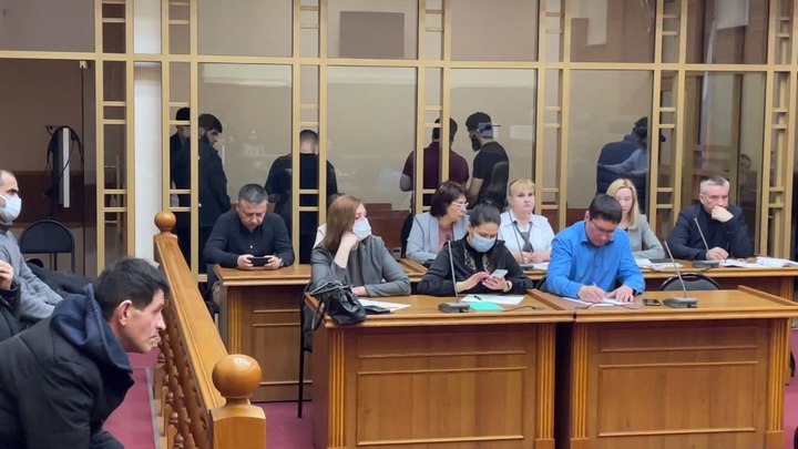 Привели родню, спрятались за адвокатами: идет суд по делу об убийстве школьника мигрантами