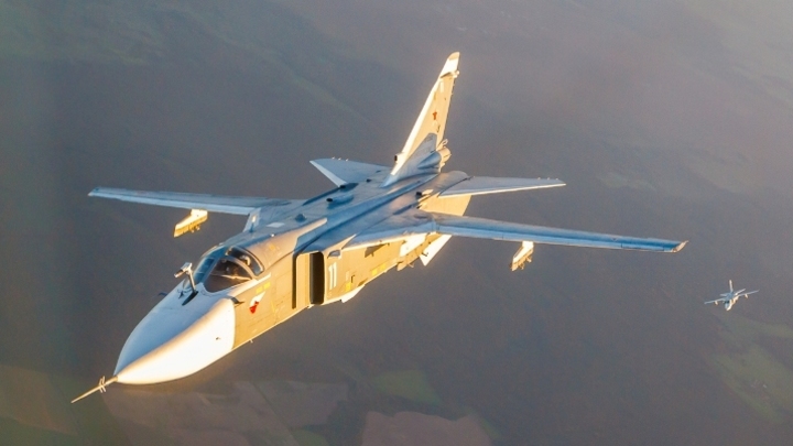 Появились кадры падения бомбардировщика Су-24 в Волгоградской области