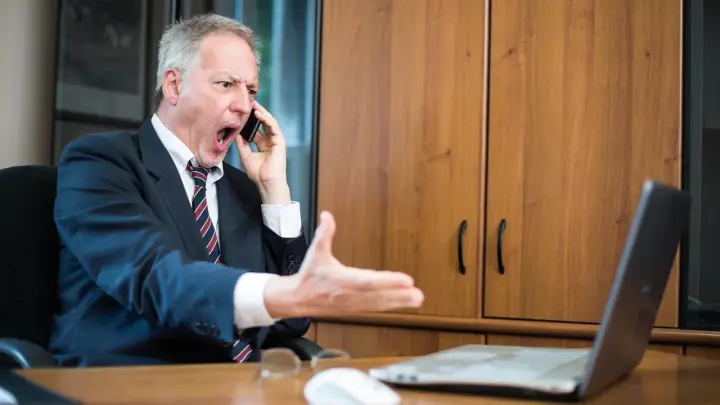 Мошеловка: мошенники массово переходят на схему обратного звонка