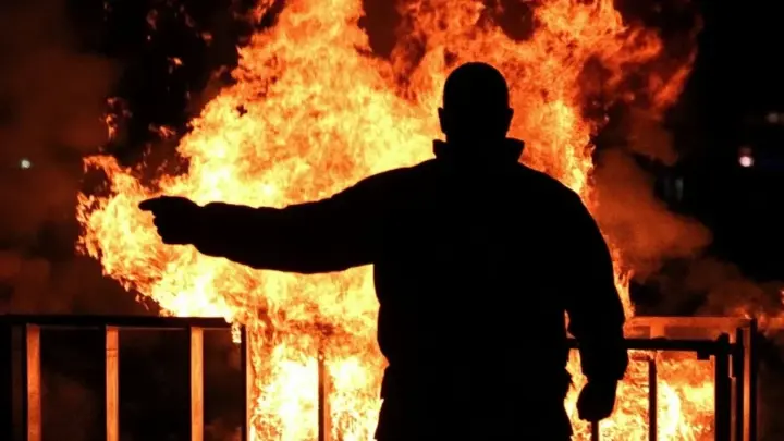 Новосибирца задержали за поджог кафе в Петербурге по заказу мошенников