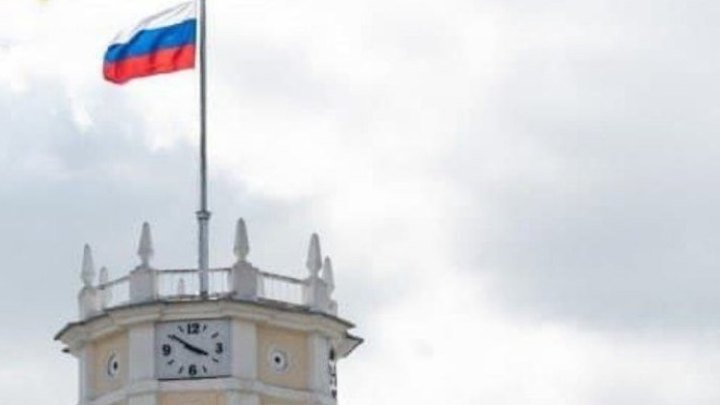 В Кемерове починили поврежденные штормовым ветром часы на Главпочтамте