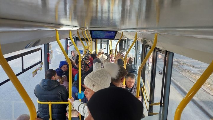 Жители Кемерова не смогли уехать на работу из-за сорванного автобусного рейса
