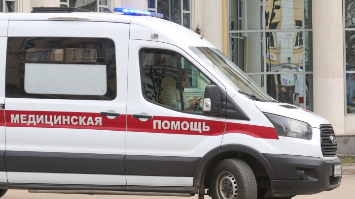 Столкновение с кашерингом в Краснодаре: иномарка влетела в здание ТРЦ