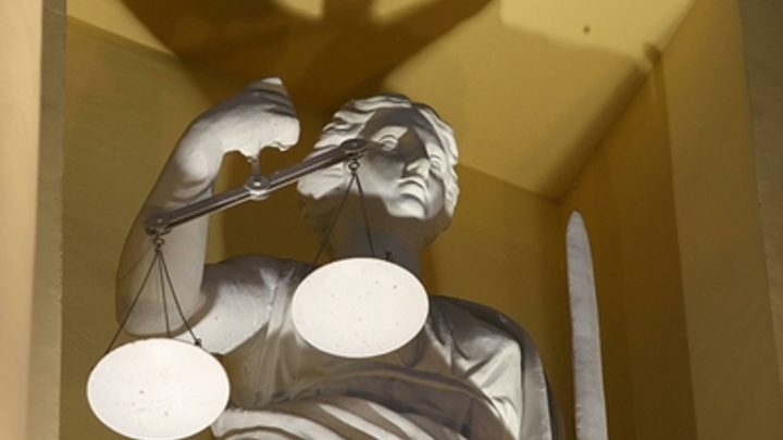 Свердловский суд отправил под стражу водителя автобуса, перевозившего юных хоккеистов