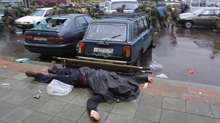 В Самаре девушка на Peugeot врезалась в столб и погибла