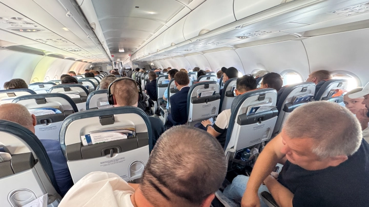 Билеты на самолёт в Абхазию: Регулярка по стоимости чартера. От чего зависит цена?