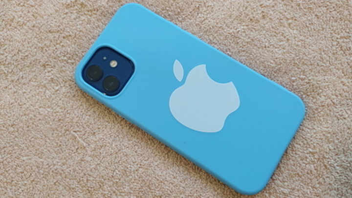 Пользователи iPhone в России могут оплатить покупки смартфоном всего одним способом