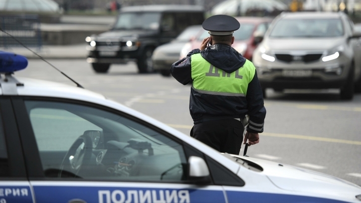 В Новосибирске шесть автомобилей пострадали в ДТП. Четыре из них стояли на парковке