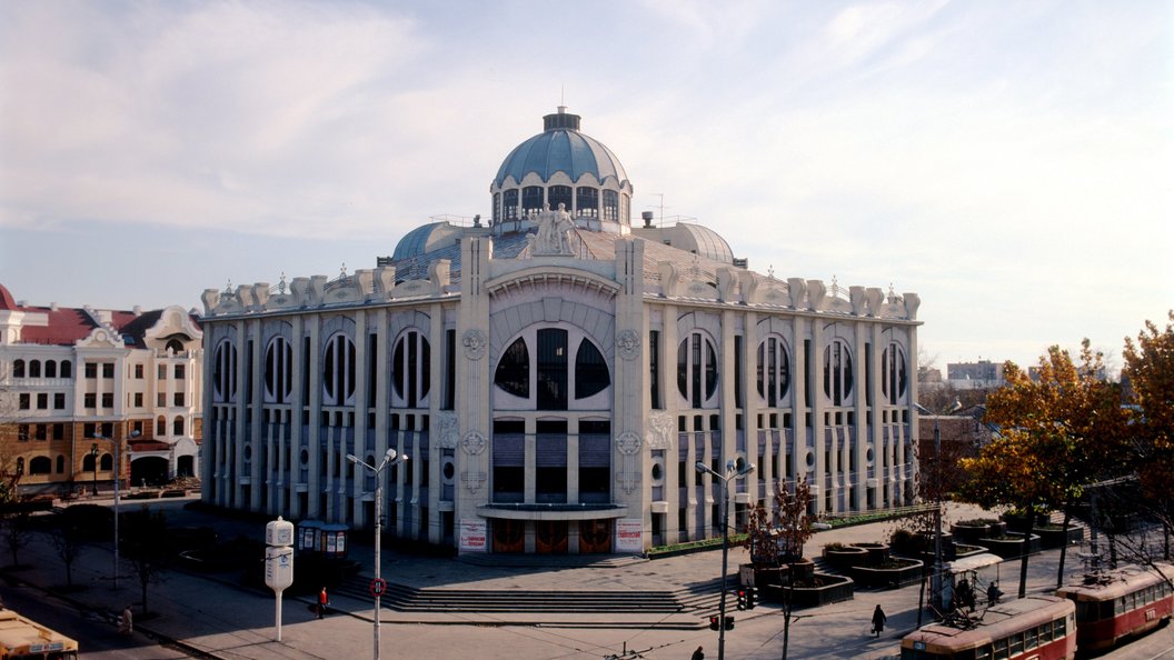 Филармония 10 мая. Самарская филармония. Крыша филармонии Самара. Самара 10 мая филармонии. Самарская филармония директор фото.