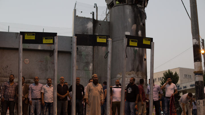 Возмутившие мусульман металлодетекторы у входов на Храмовую гору заменят видеокамерами